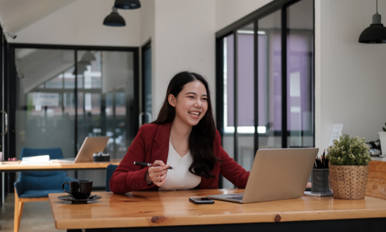 How Singapore Insurance Brokers Tailor Policies for Freelancers